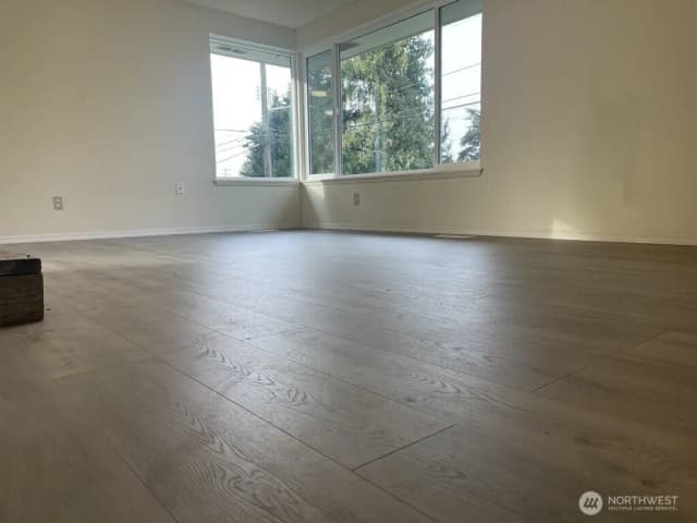 Property photo for 27 Sw 102 Street, Seattle photo 4
