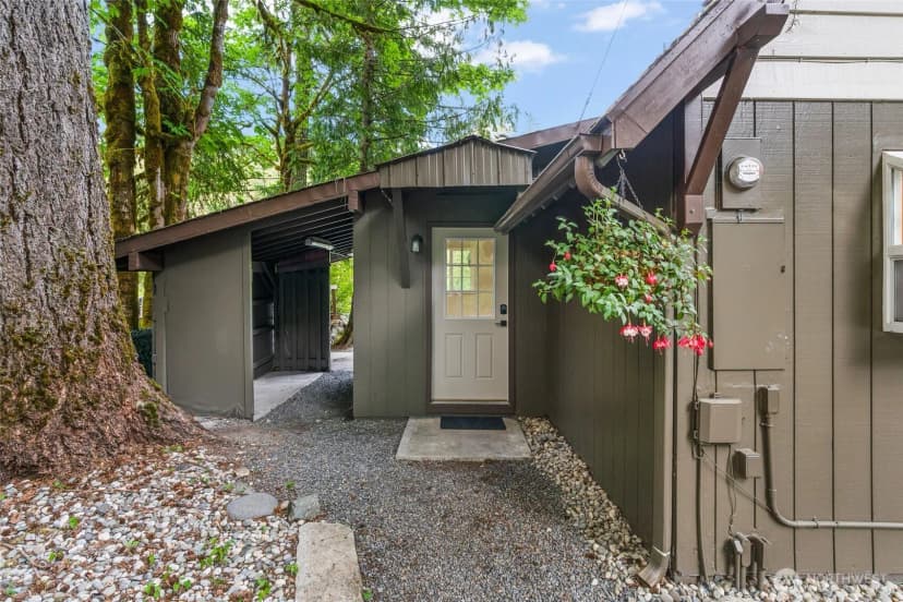 Property photo for 25921 Clear Creek Rd, Darrington photo 5