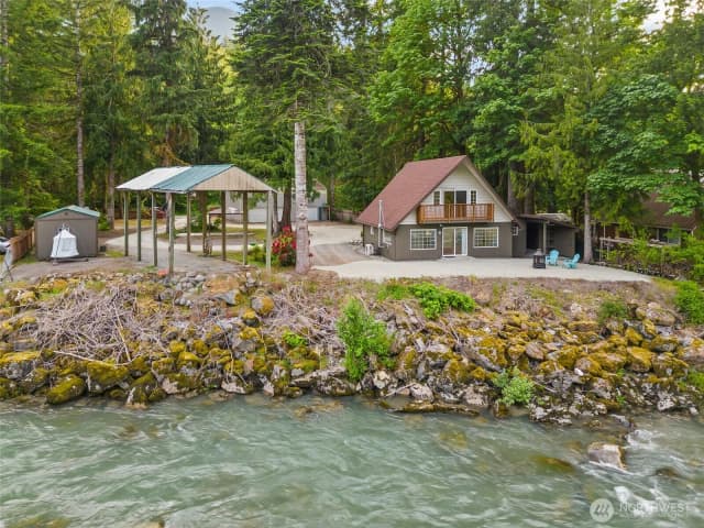 Property photo for 25921 Clear Creek Rd, Darrington photo 2