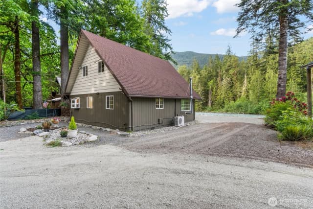Property photo for 25921 Clear Creek Rd, Darrington photo 4