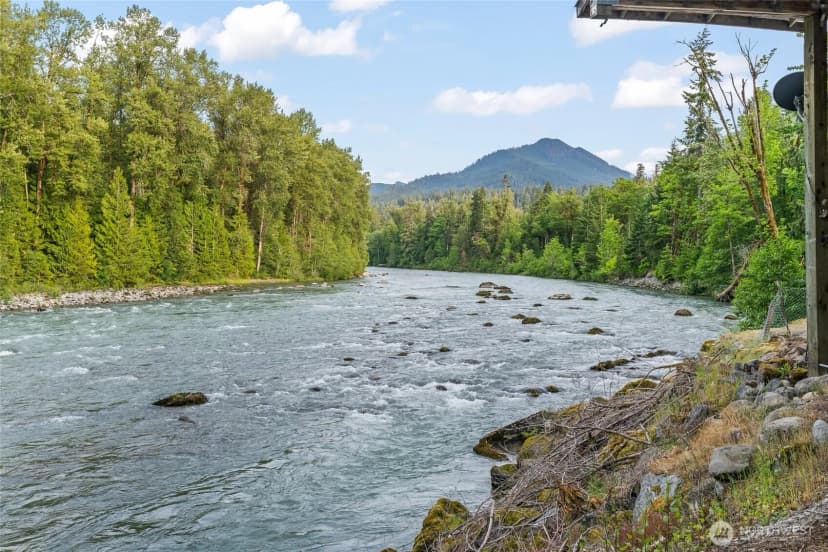 Property photo for 25921 Clear Creek Rd, Darrington photo 3
