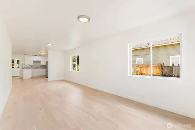 Property photo for 102 Nenant Street N, Bucoda photo 4