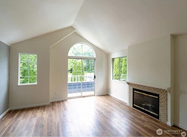 Property photo for 9528 Densmore Avenue N, Seattle photo 4
