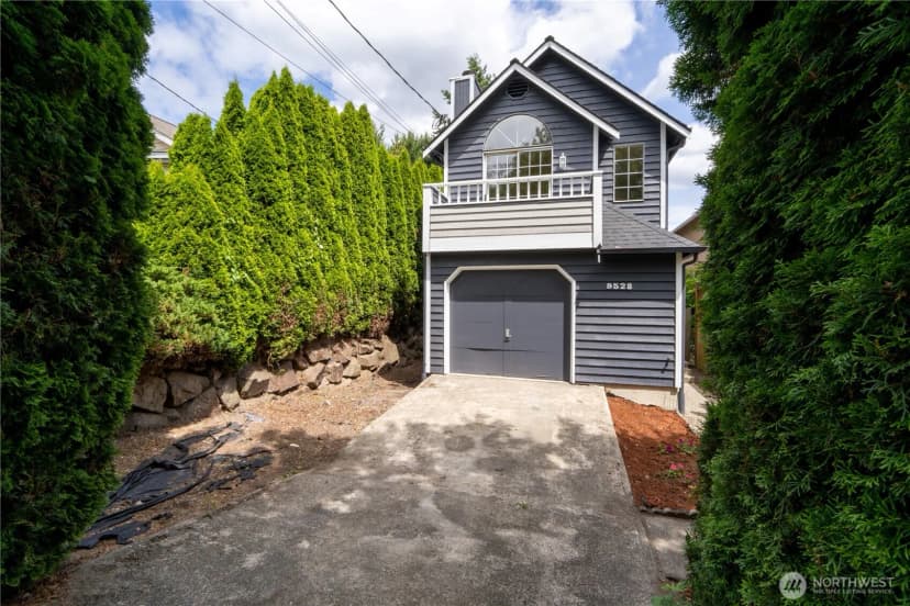 Property photo for 9528 Densmore Avenue N, Seattle photo 2