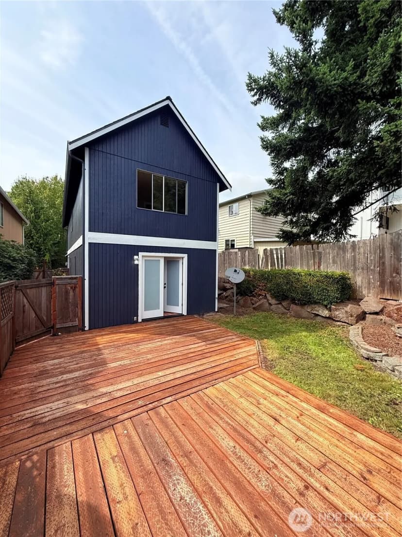 Property photo for 9528 Densmore Avenue N, Seattle photo 14