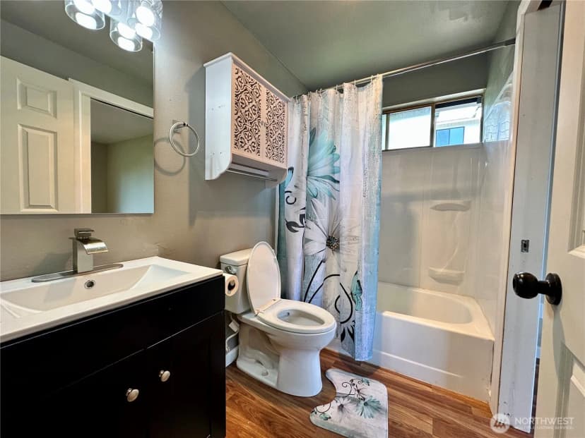 Property photo for 9528 Densmore Avenue N, Seattle photo 13