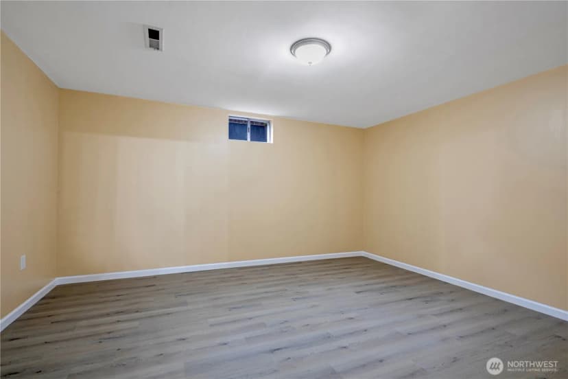 Property photo for 1026 E Guiberson Street, Kent photo 16