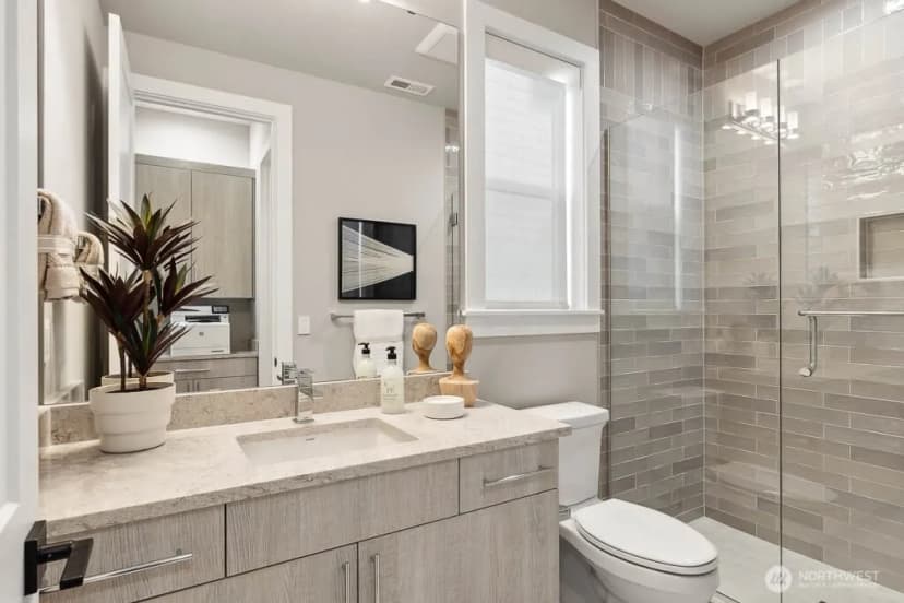 Property photo for 215 8th Avenue W, Kirkland photo 8