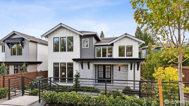 Property photo for 215 8th Avenue W, Kirkland