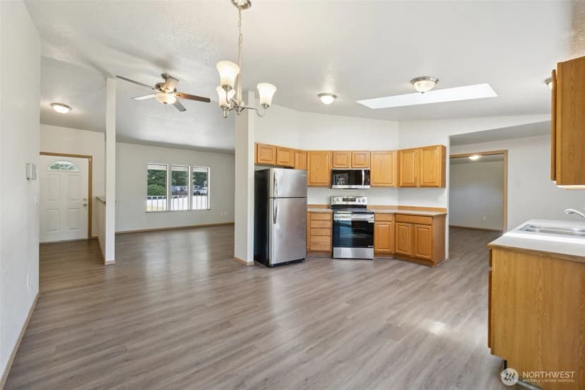 Property photo for 7115 239th Court E, Graham photo 11