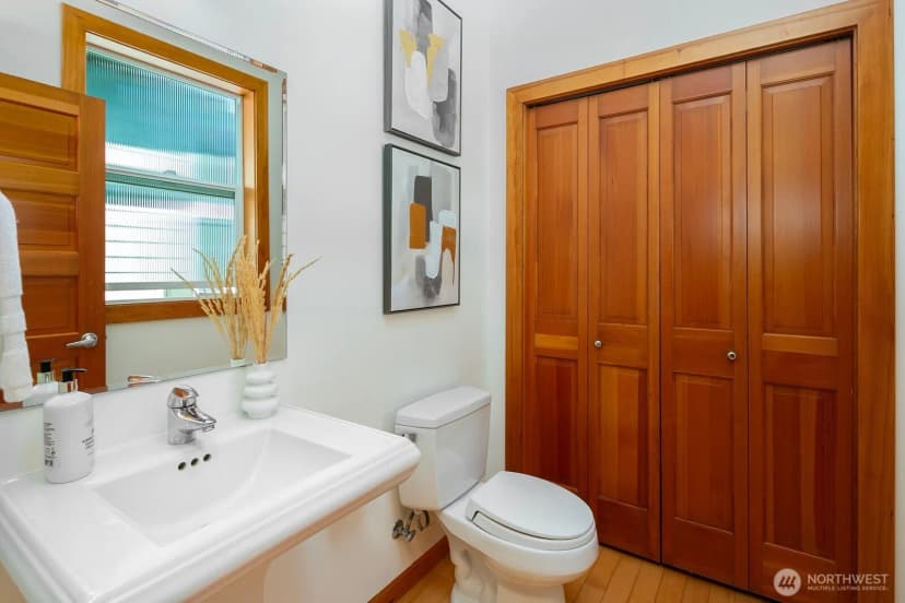 Property photo for 1414 25th Avenue #b, Seattle photo 8