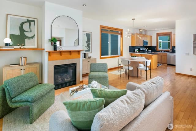 Property photo for 1414 25th Avenue #b, Seattle photo 4