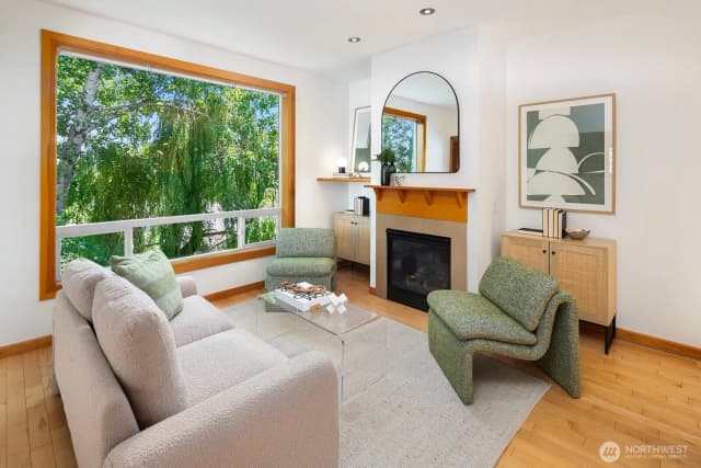 Property photo for 1414 25th Avenue #b, Seattle photo 3