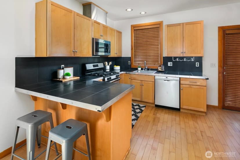 Property photo for 1414 25th Avenue #b, Seattle photo 7