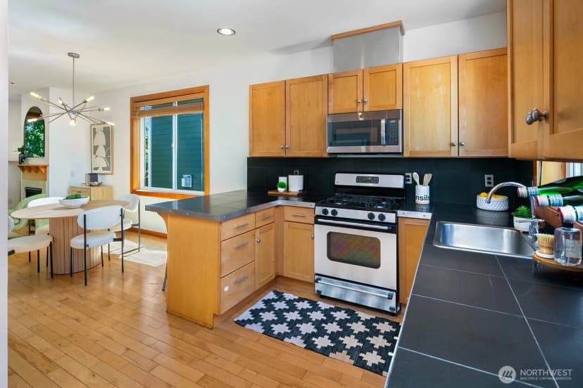 Property photo for 1414 25th Avenue #b, Seattle photo 6
