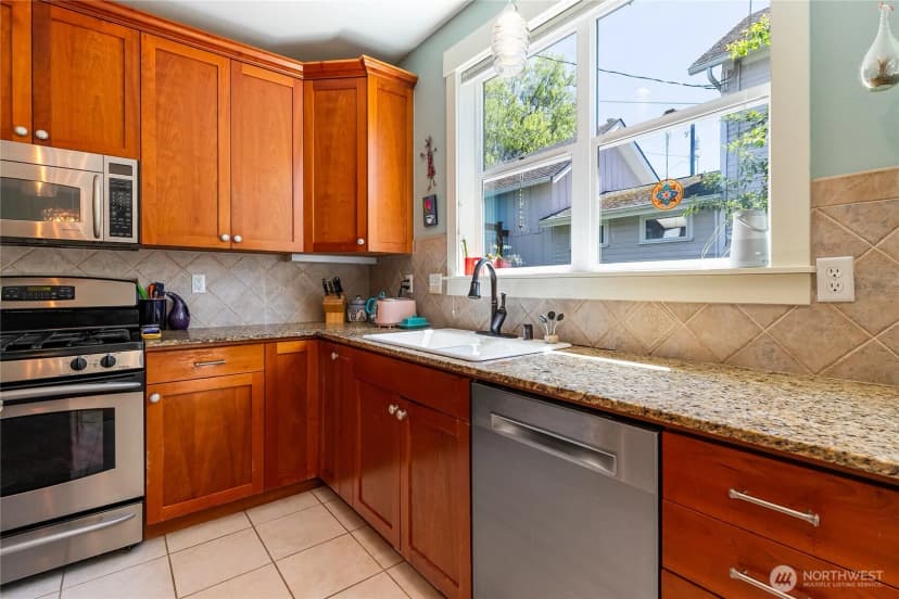 Property photo for 805 11th Street, Bellingham photo 12