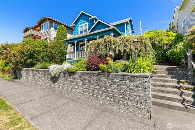 Property photo for 805 11th Street, Bellingham photo 2