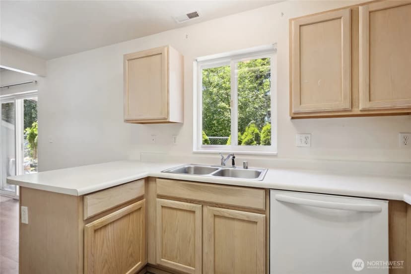 Property photo for 9810 23rd Avenue Se, Everett photo 15