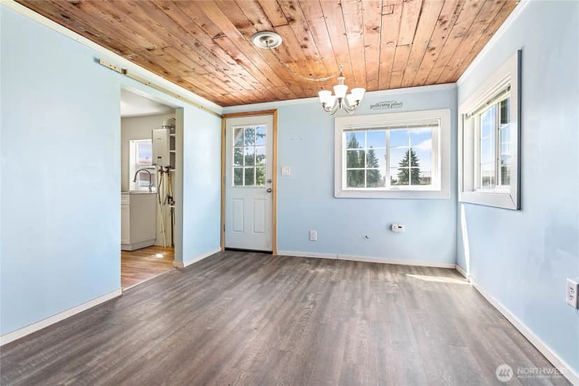 Property photo for 131 Columbia Street, Sumas photo 2