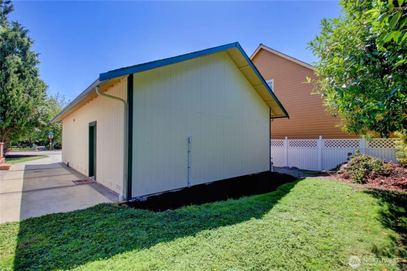Property photo for 215 N 6th Street, La Conner photo 9