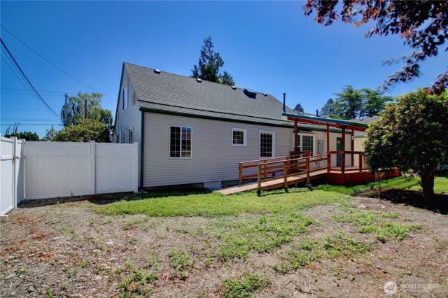 Property photo for 215 N 6th Street, La Conner photo 5