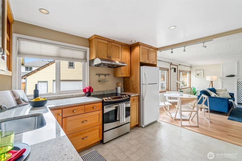 Property photo for 13720 Corliss Avenue N, Seattle photo 10