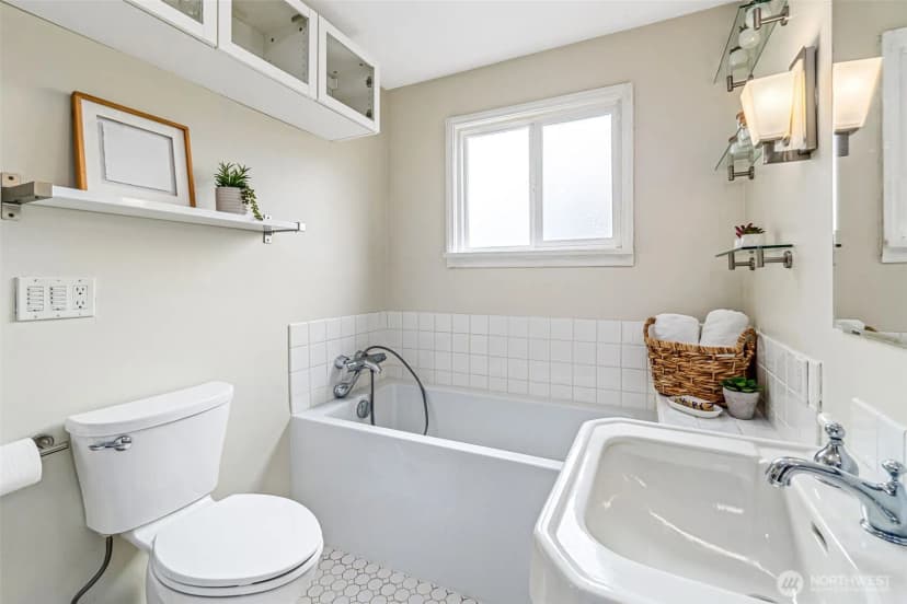 Property photo for 13720 Corliss Avenue N, Seattle photo 17
