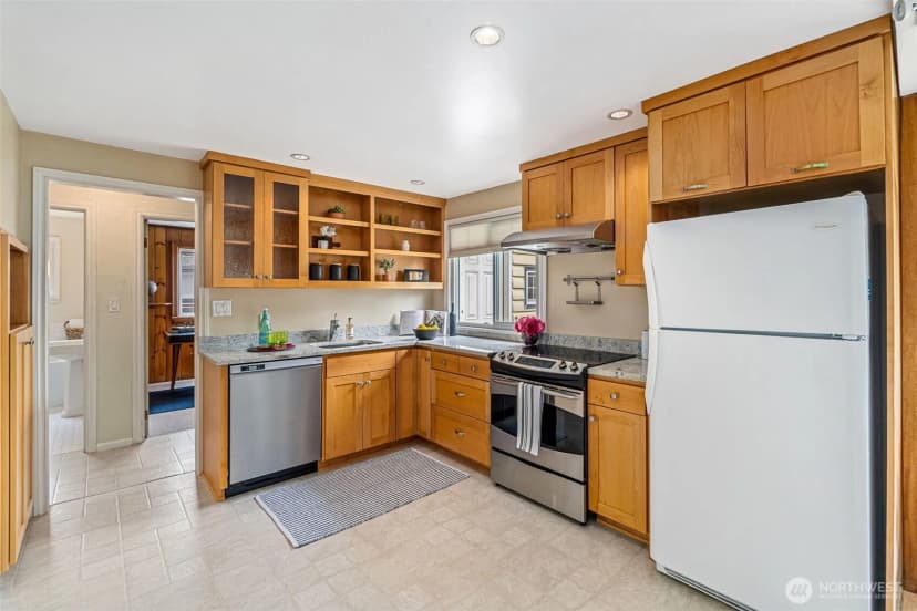 Property photo for 13720 Corliss Avenue N, Seattle photo 9