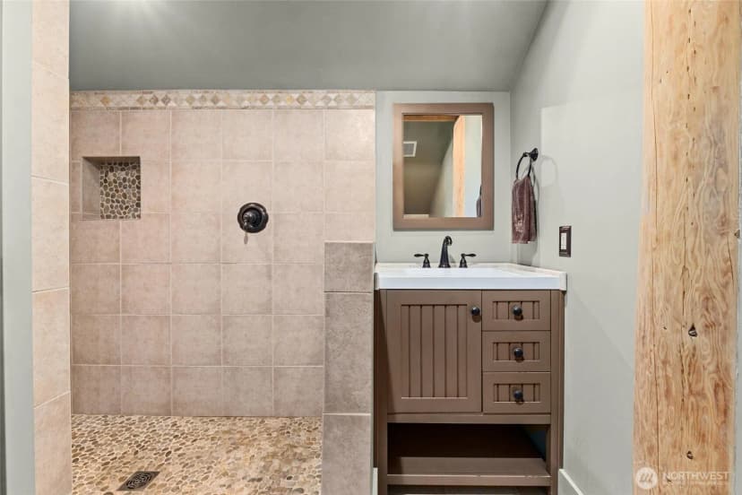Property photo for 33905 Winterwood Lane Ne, Davenport photo 38