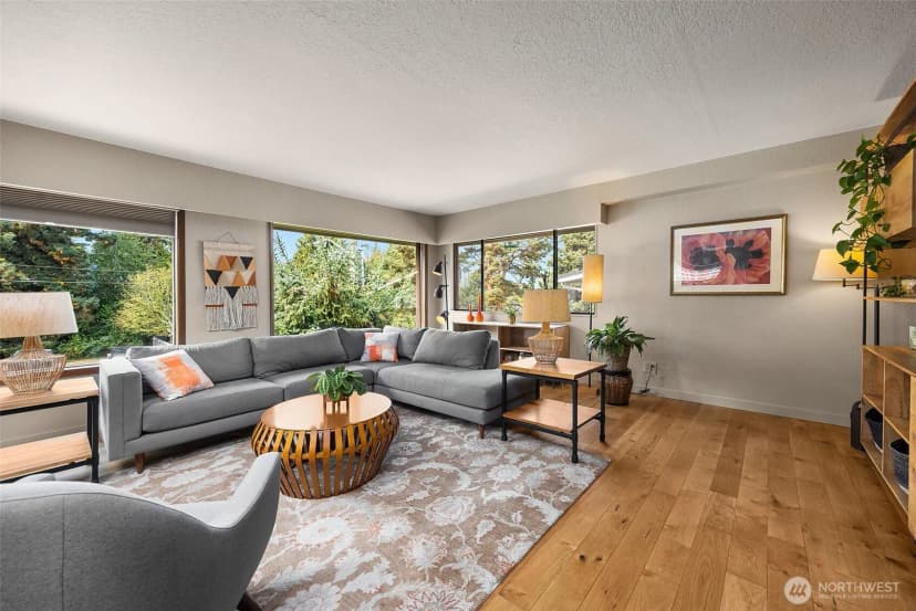Property photo for 8814 Earl Avenue Nw, Seattle photo 4
