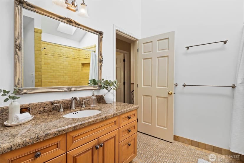 Property photo for 11047 Champagne Point Road Ne, Kirkland photo 28