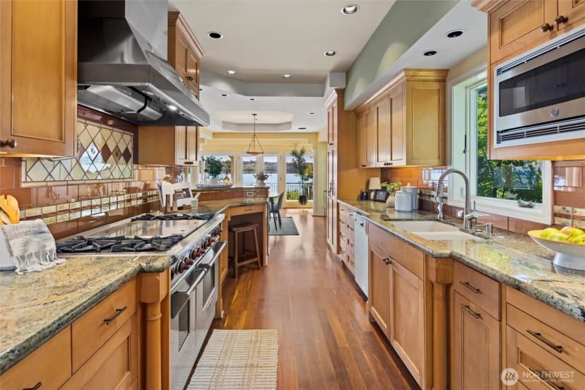 Property photo for 11047 Champagne Point Road Ne, Kirkland photo 14