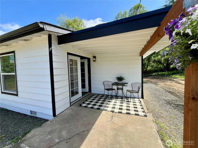 Property photo for 41 E Agate Loop Road, Shelton photo 3