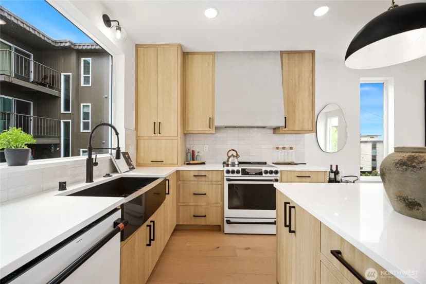 Property photo for 4515 44th Avenue Sw #a, Seattle photo 11