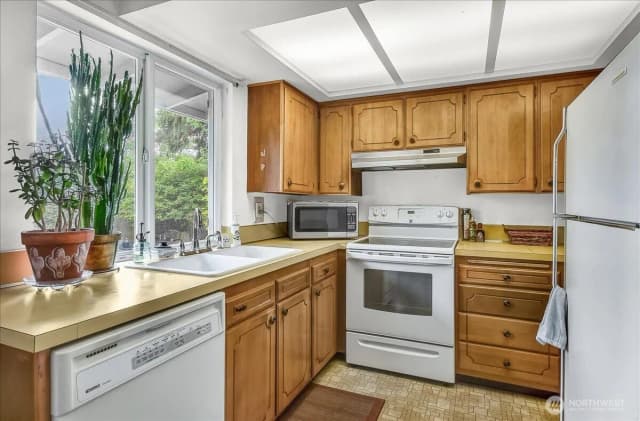 Property photo for 11611 Ne 134th St, Kirkland photo 5