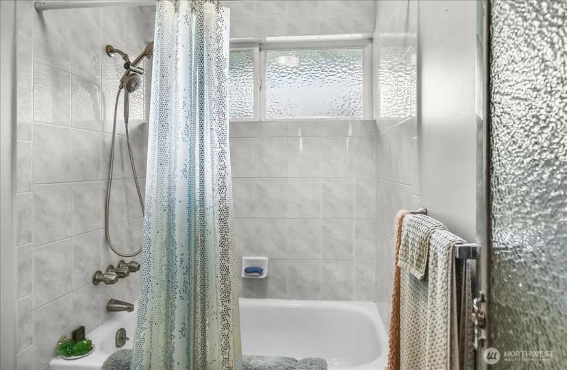 Property photo for 11611 Ne 134th St, Kirkland photo 14