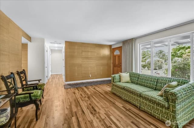 Property photo for 11611 Ne 134th St, Kirkland photo 4