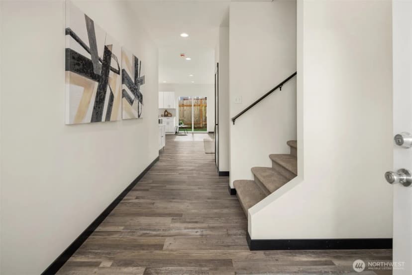 Property photo for 9245 Kelsey Lane Sw, Seattle photo 3