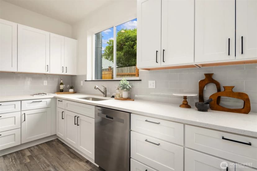 Property photo for 9245 Kelsey Lane Sw, Seattle photo 8