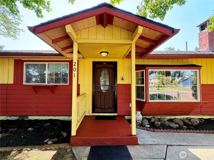Property photo for 201 Montana Street S, Rainier photo 2
