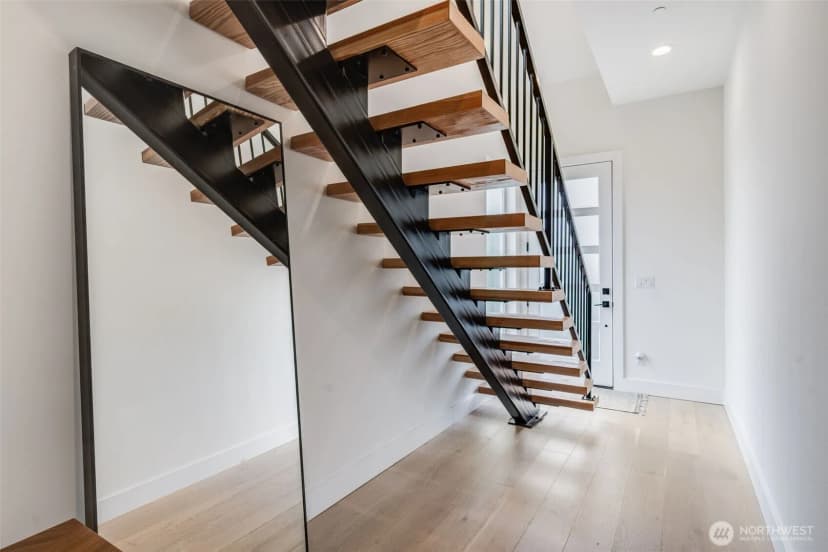 Property photo for 10227 26th Avenue Sw, Seattle photo 14