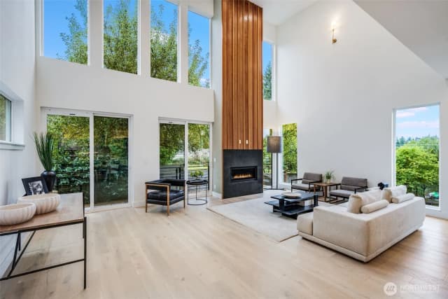 Property photo for 10227 26th Avenue Sw, Seattle photo 3