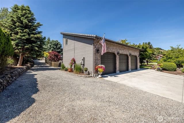 Property photo for 628 Meadows Drive, Wenatchee photo 4