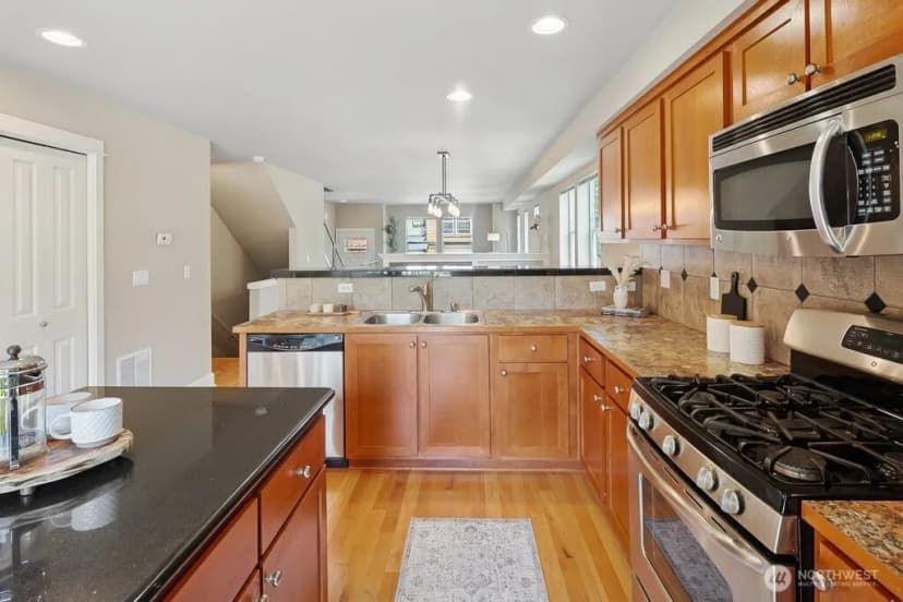 Property photo for 7121 Shinkle Place Sw, Seattle photo 10