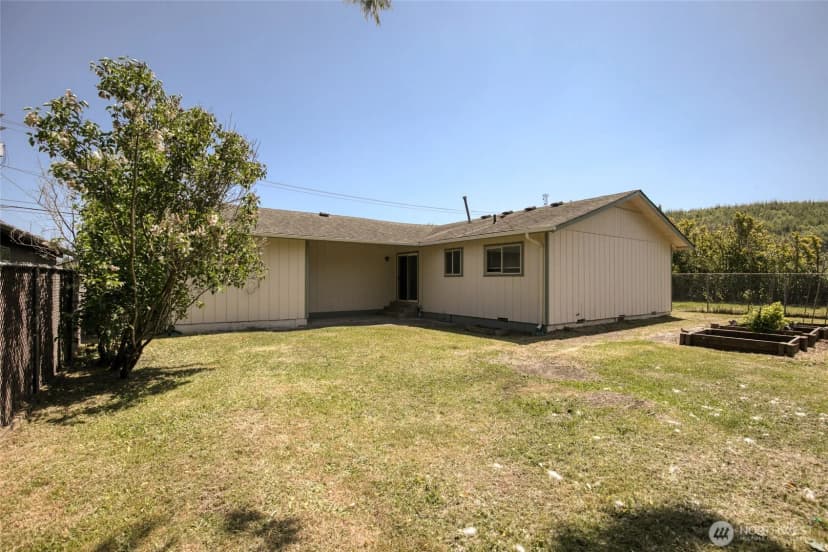 Property photo for 1813 Harding Road, Aberdeen photo 4