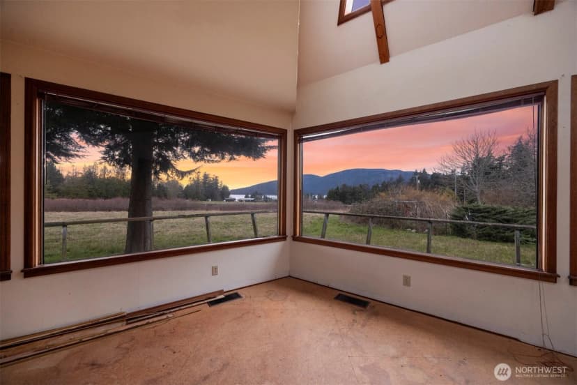 Property photo for 6571 West Shore Drive, Anacortes photo 2