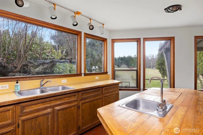 Property photo for 6571 West Shore Drive, Anacortes photo 17