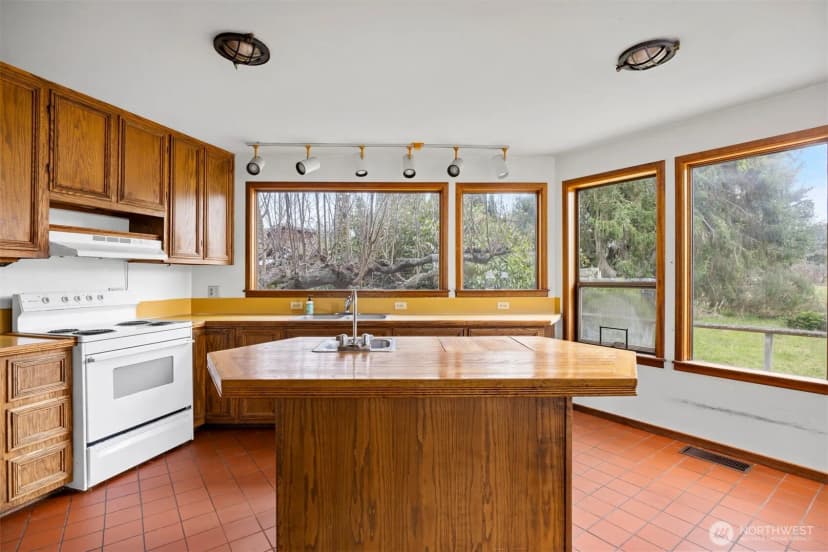 Property photo for 6571 West Shore Drive, Anacortes photo 16