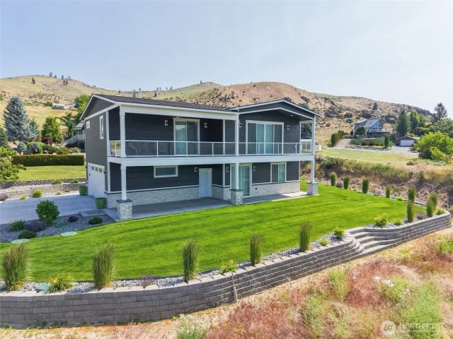 Property photo for 200 Pinnacle Place, Chelan photo 4