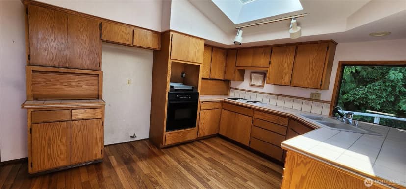 Property photo for 10622 44 Avenue Se, Everett photo 16